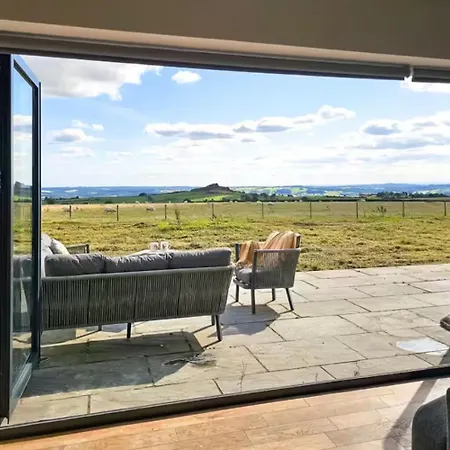 2 Bed Modern Country Incredible Views Near Harrogate *
